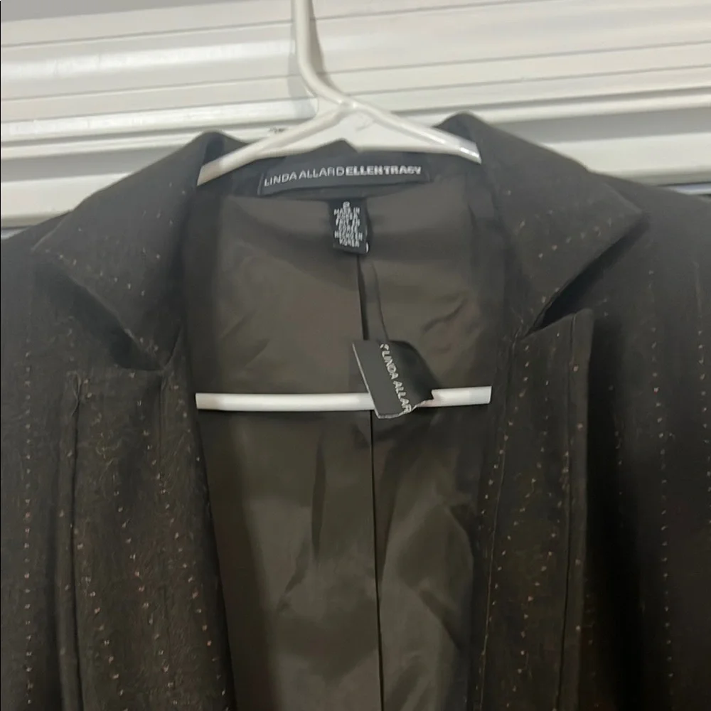 Tailored Blazer with Notched Lapels and Fitted Silhouette - Picture 8 of 10